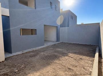 Casa · 143m² · 6 Ambientes · 1 Cochera · Duplex de 3 Dorm. con Caldera - Quebradas de Manantiales