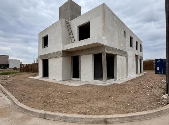 Casa · 143m² · 6 Ambientes · 1 Cochera