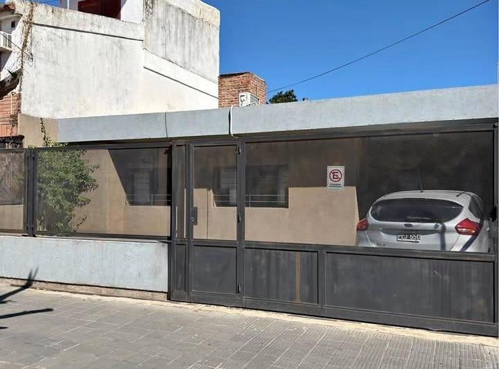 Casa · 70m² · 6 Ambientes · 1 Cochera