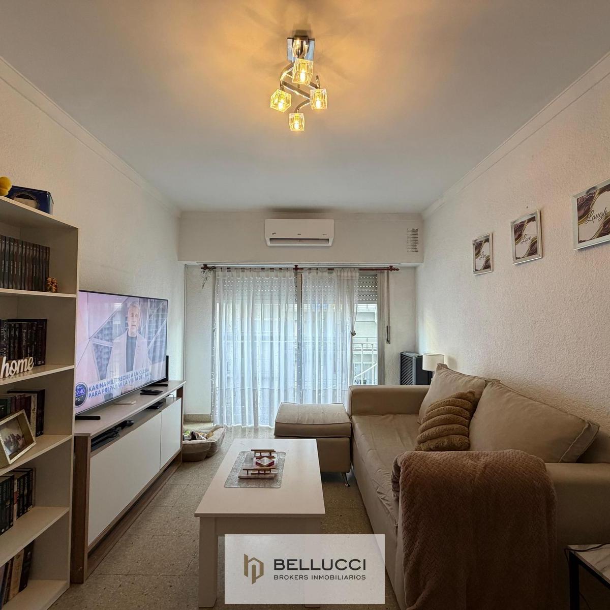 Departamento de 2 ambientes al frente con doble balcon frances en venta