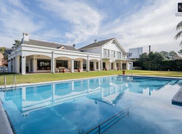 Casa · 326m² · 4 Ambientes · 4 Cocheras · Venta Casa de 4 Ambientes con Quincho, Piscina y Parque en Mayling Club de Campo - Pilar