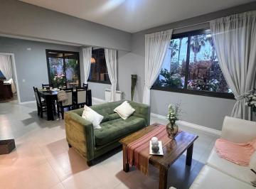 Casa · 346m² · 4 Dormitorios · 2 Cocheras · Venta de Casa Palmares Godoy Cruz