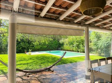Casa · 160m² · 4 Ambientes · 2 Cocheras · Casa Alquiler en San Isidro Labrador, Villanueva