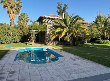 Casa · 700m² · 4 Dormitorios · 4 Cocheras · Alquiler Casa Lujan de Cuyo