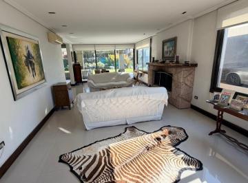 Casa · 630m² · 4 Dormitorios · 3 Cocheras · Venta Casa 4 Dorm. Guaymallén La Barraca con Amenities