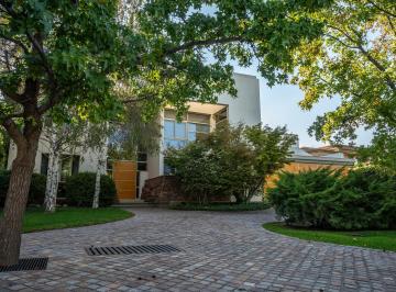 Casa · 573m² · 3 Dormitorios · 3 Cocheras · Venta Casa 3 Dorm. en Lujan de Cuyo con Amenities