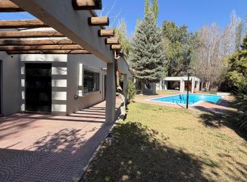 Casa · 228m² · 3 Dormitorios · 2 Cocheras · Venta Casa 3 Dorm. en Lujan de Cuyo Vistalba