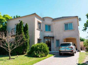 Casa de 6 ambientes, Esteban Echeverría · Hermosa Casa en Alquiler Anual. Barrio Privado El Rocio - Canning