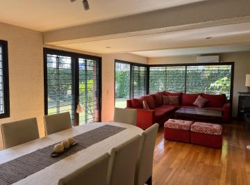Casa · 227m² · 4 Dormitorios · 2 Cocheras · Venta Casa 4 Dorm. en Guaymallén Dorrego