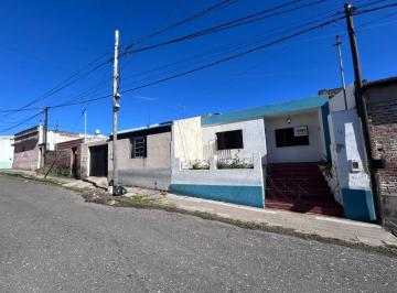 Casa · 78m² · 6 Ambientes · 2 Cocheras · Venta | Oportunidad | Conjunto de 2 Casas + Lote! 1.º de Mayo 218, Entre Junín y Vélez Sarsfield