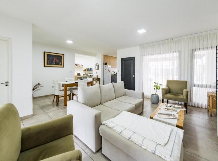 Casa · 140m² · 5 Ambientes · 3 Cocheras
