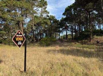 Terreno · 1804m² · Lote en Venta Exclusivo - Barrio Alamos. Fondo Al Campo de Golf