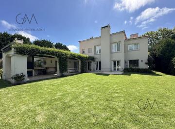 Casa · 350m² · 6 Ambientes · 2 Cocheras · Casa en Alquiler Temporada en Rumenco