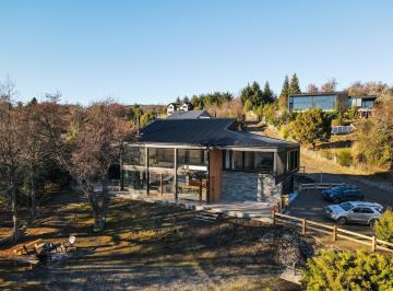 Casa · 420m² · 6 Ambientes · 1 Cochera · Casa en Estancia Los Ñires