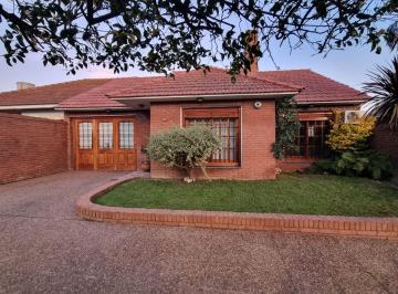 Casa de 4 ambientes, Lomas de Zamora · Chalet en Alquiler
