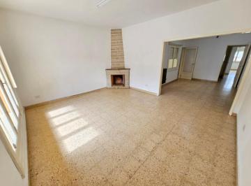 Casa de 3 ambientes, Presidencia Roque Sáenz Peña · Alquilo Casa a Persona Responsable