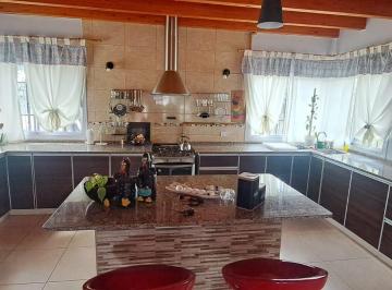 Casa · 168m² · 6 Ambientes · 2 Cocheras · Casa en Lunlunta