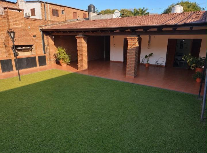 Casa · 318m² · 3 Dormitorios · 3 Cocheras