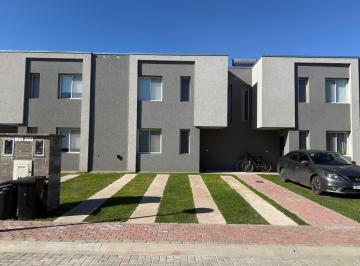 Casa · 104m² · 4 Ambientes · 2 Cocheras · Casa - Decs Tortugas