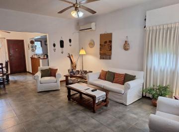 Casa · 151m² · 5 Ambientes · 2 Cocheras · Casa Venta 5 Ambientes Apto Credito Adrogue
