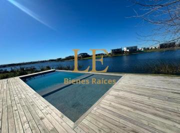 Casa · 240m² · 5 Ambientes · 4 Cocheras · Alquiler Temporal en El Naudir a La Laguna