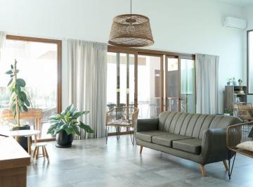 Casa · 203m² · 4 Ambientes · 2 Cocheras · Casa en Venta en Haras del Sur con Pileta