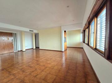Departamento de 5 ambientes, La Plata · 6 Entre 36 y 37 - Piso de 3 Dorm. con Cochera. Muy Bueno.