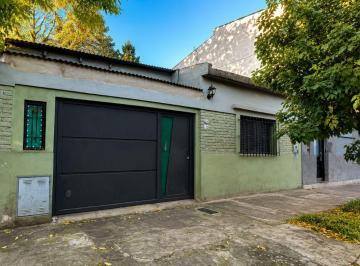 Casa · 63m² · 3 Ambientes · 1 Cochera · Casa con Patio y 2/3 Dorm. + Cochera | Oportunidad