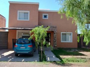 Casa de 5 ambientes, El Challao · Casa 3 Dorm. con Pileta Climatizada, Calefacción