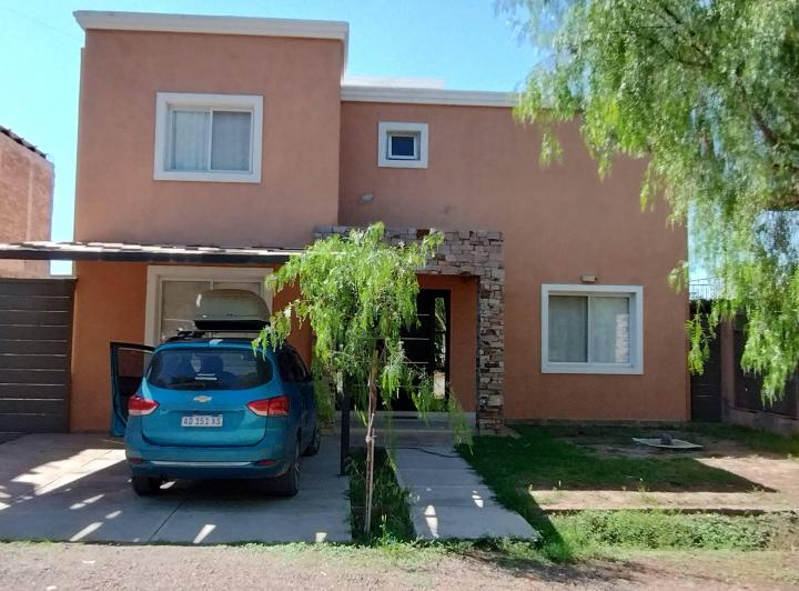Casa · 186m² · 5 Ambientes · 2 Cocheras