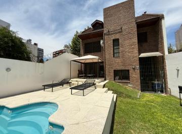Casa · 160m² · 4 Ambientes · 2 Cocheras · Casa en Avellaneda de Cuatro Ambientes con Pileta en Venta en Avellaneda Centro