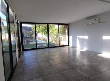 Casa de 6 ambientes, Rosario · Casa en Venta en Barrio La Florida | 3 Dorm., Pileta y Amplio Jardín