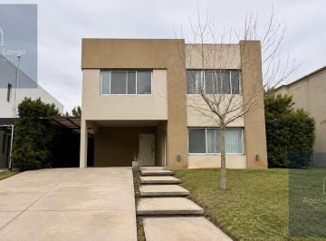 Casa · 300m² · 6 Ambientes · 6 Cocheras · Casa en Las Tipas, Nordelta