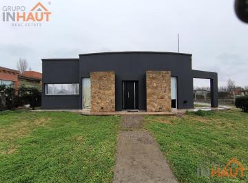 Casa · 140m² · 4 Ambientes · 1 Cochera · Casa en Barrio Privado Paraiso del Limay