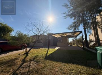 Casa · 825m² · 5 Ambientes · 2 Cocheras · Alquiler Anual Casa 5 Amb Barrio San Sebastian Área 6