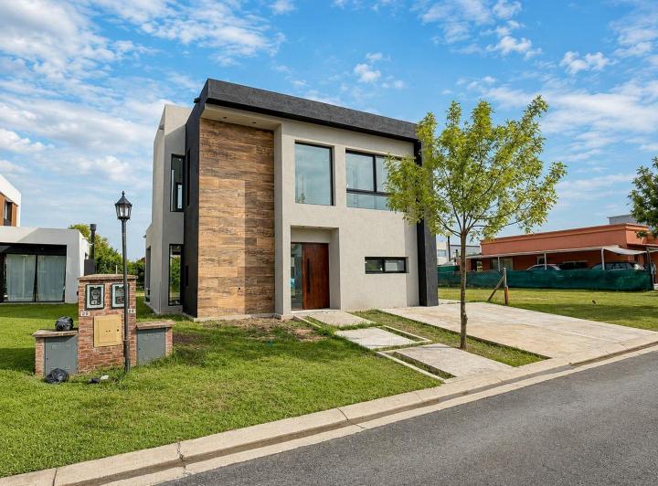 Casa · 165m² · 5 Ambientes · 3 Cocheras