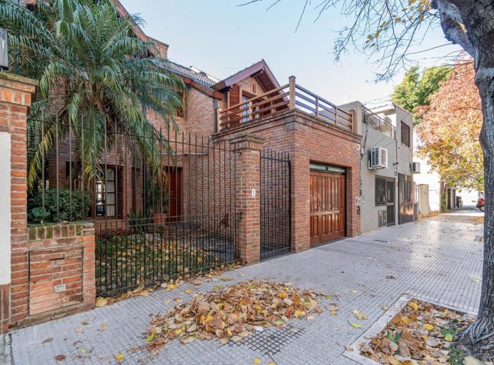 Casa · 310m² · 5 Ambientes · 2 Cocheras