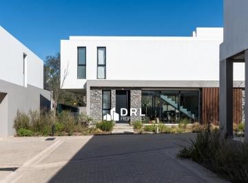 Casa · 221m² · 3 Dormitorios · 2 Cocheras · Casa en Cordoba Capital