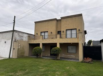Casa · 380m² · 6 Ambientes · 4 Cocheras · Venta de Casa en Esquina Corrientes