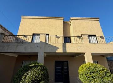 Casa · 380m² · 6 Ambientes · 4 Cocheras · Venta de Casa en Esquina Corrientes