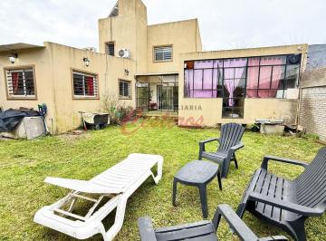 Casa · 120m² · 4 Ambientes · 2 Cocheras · Casa en Arenales Al 100, Barrio Chacra 12 - Cañuelas
