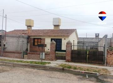 Casa · 60m² · 3 Ambientes · 1 Cochera · Casa en Venta en La Merced 2 Dorm Apta Credito