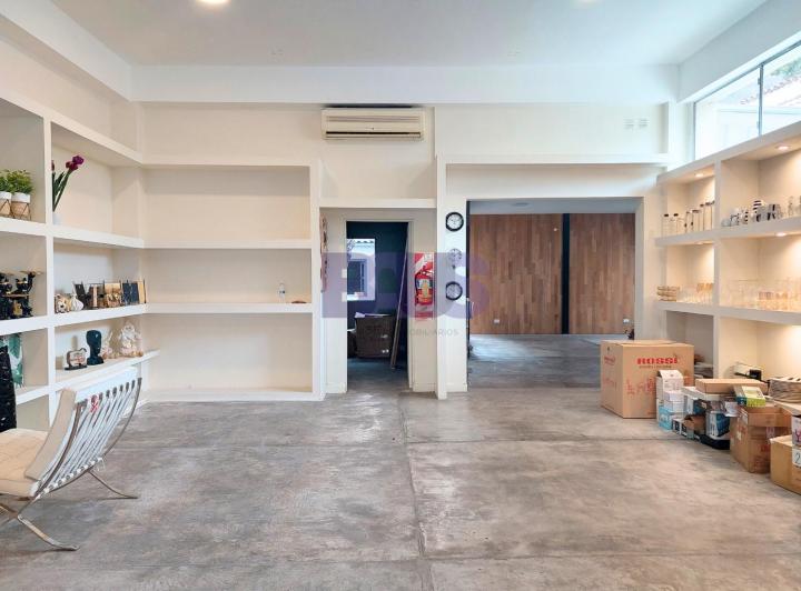 Local comercial · 180m²