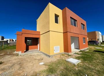 Casa · 100m² · 4 Ambientes · 1 Cochera · Alquiler Casa en "Casas de Santa Ana"