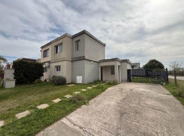 Casa · 100m² · 4 Ambientes · 1 Cochera · Alquiler Casa en "Casas de Santa Ana"
