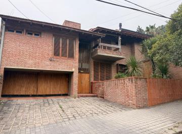 Casa · 296m² · 6 Ambientes · 2 Cocheras · Casa en Venta Cerro de Las Rosas. 3 Dorm. Mas Escritorio. Pileta