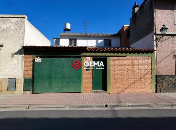 Casa · 210m² · 6 Ambientes · 1 Cochera