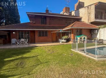 Casa · 378m² · 5 Ambientes · 7 Cocheras · Casa en Venta de Cinco Ambientes con Piscina, Parque y Garaje