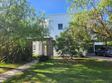 Casa · 196m² · 4 Ambientes · 2 Cocheras · Casa en Venta en San Matias - Area 5 - a La Laguna