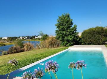 Casa · 196m² · 4 Ambientes · 2 Cocheras · Casa en Venta en San Matias - Area 5 - a La Laguna